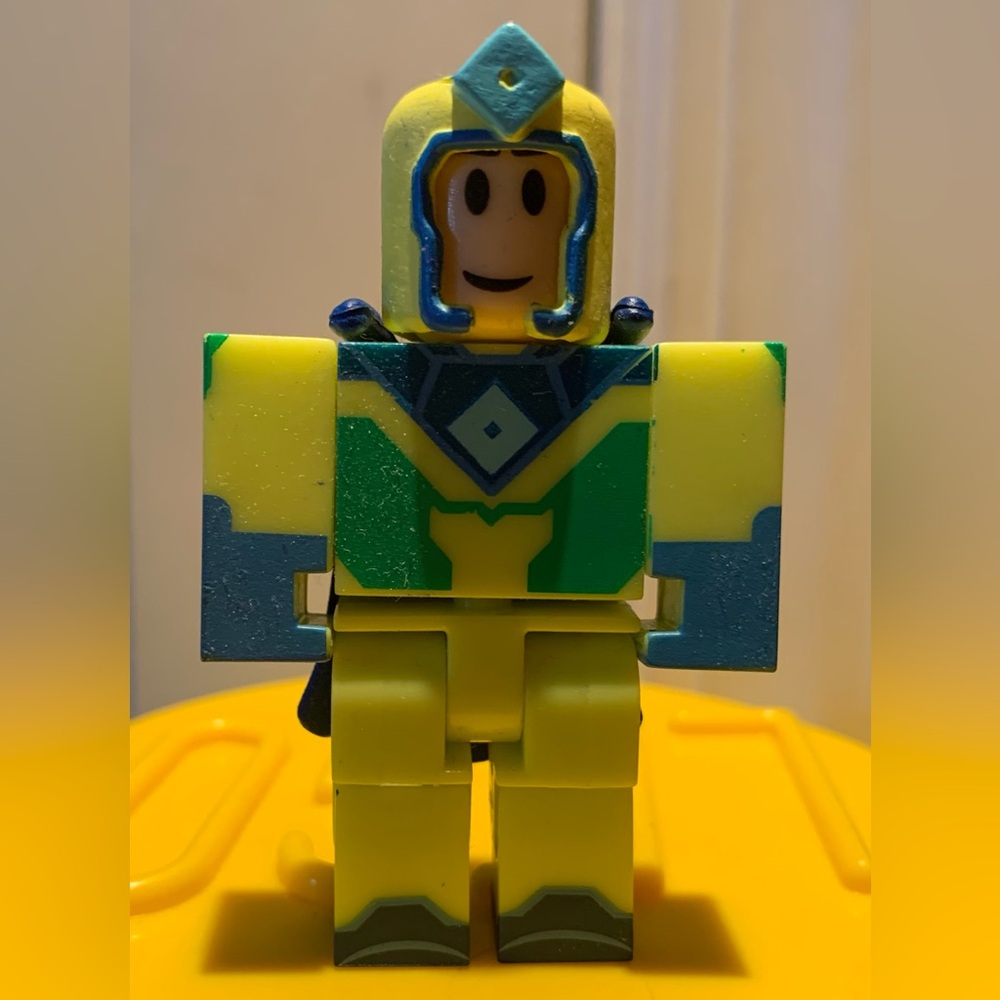Roblox Heroes of Robloxia: Citrus Crusher Kinetic Action Figure